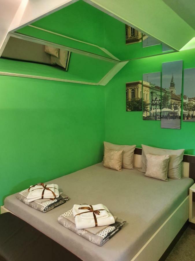 Oldbrick Pub Hotel Sombor Exterior photo
